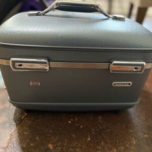 American Tourister Blue Gray Carry on Travel Case